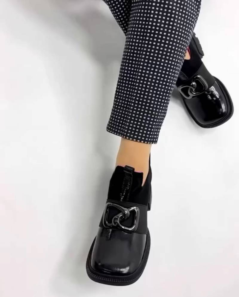 Cute Triangle Chain Leather Shoes