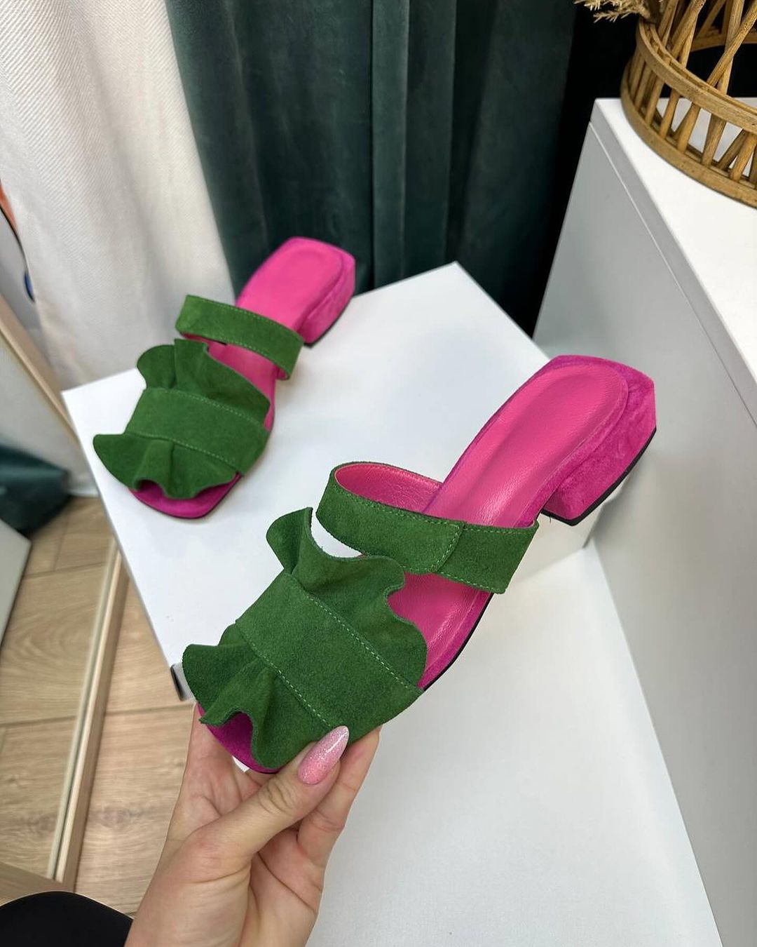 Green flower slippers